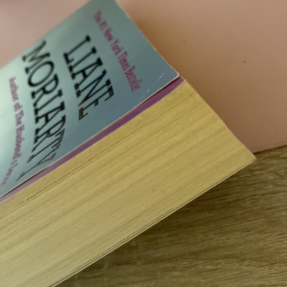 Big little lies paperback - Picture 3 of 4